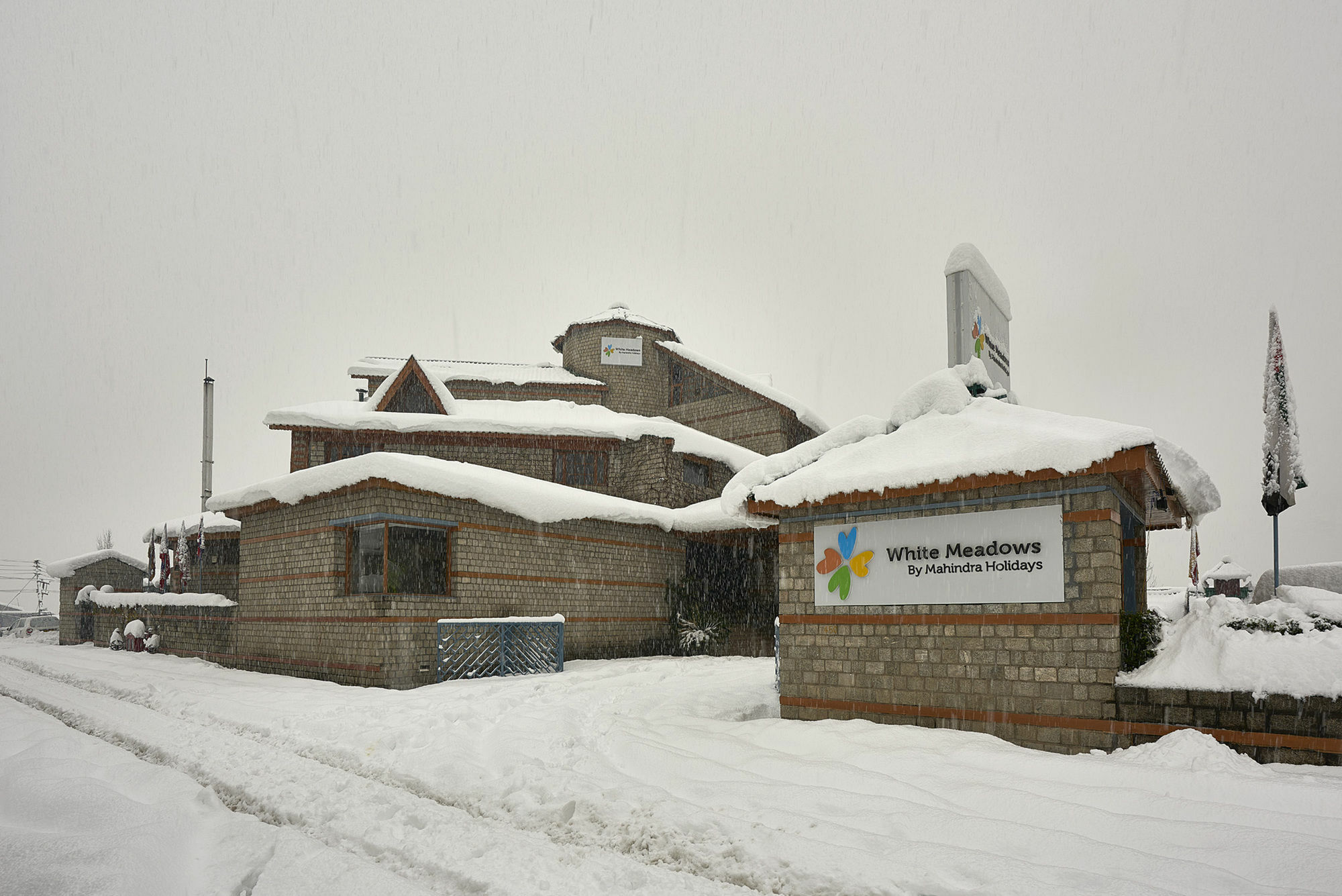 Отель Club Mahindra White Meadows Манали Экстерьер фото